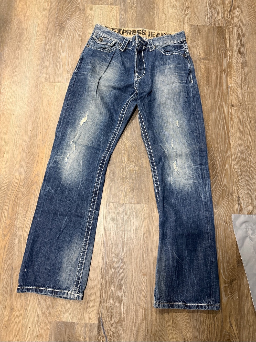 Express Men’s Faded Blue Relaxed Jeans